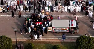 হাদির জানাজায় অংশ নিতে সংসদ ভবনে প্রধান উপদেষ্টা